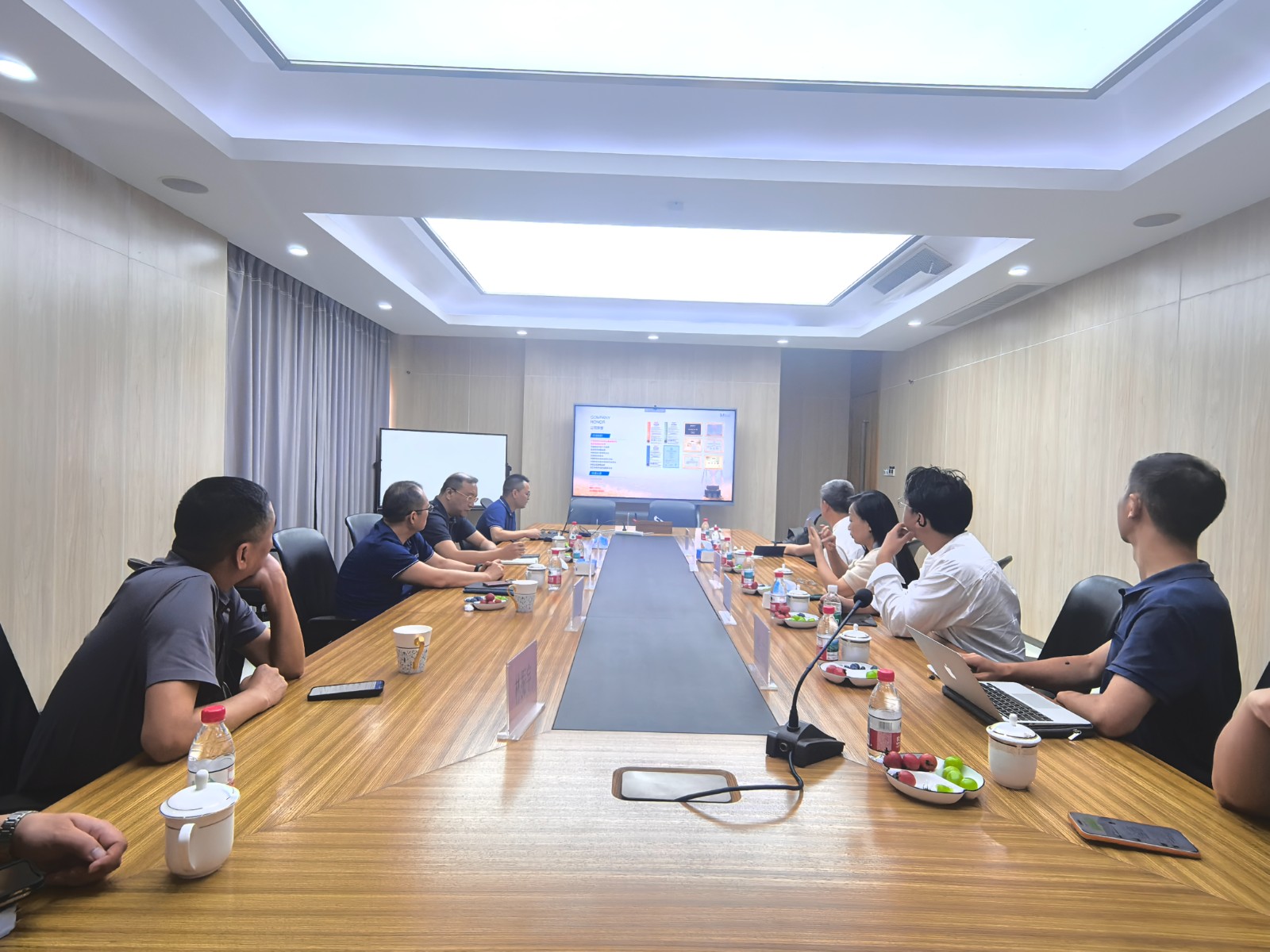 姚君团队及建博会领导走访协会会长单位梦神集团 共探智能床垫与疗愈赛道融合新路径